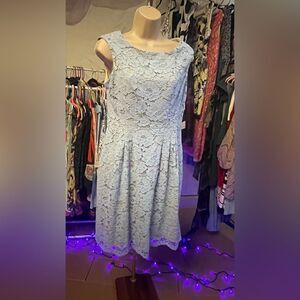 VINCE CAMUTO LACE DRESS